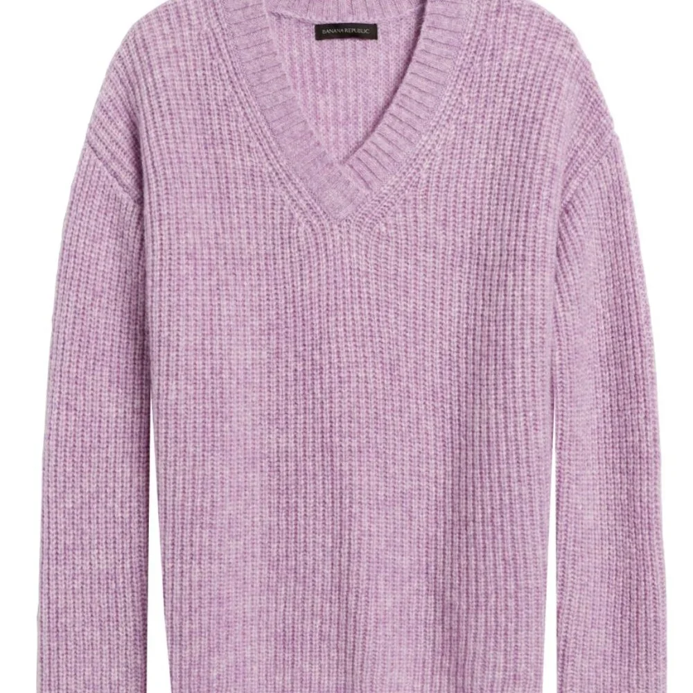 💜 **Banana Republic Merino-Blend Oversized V-Neck Sweater – Size Small** 💜 - Picture 7 of 7